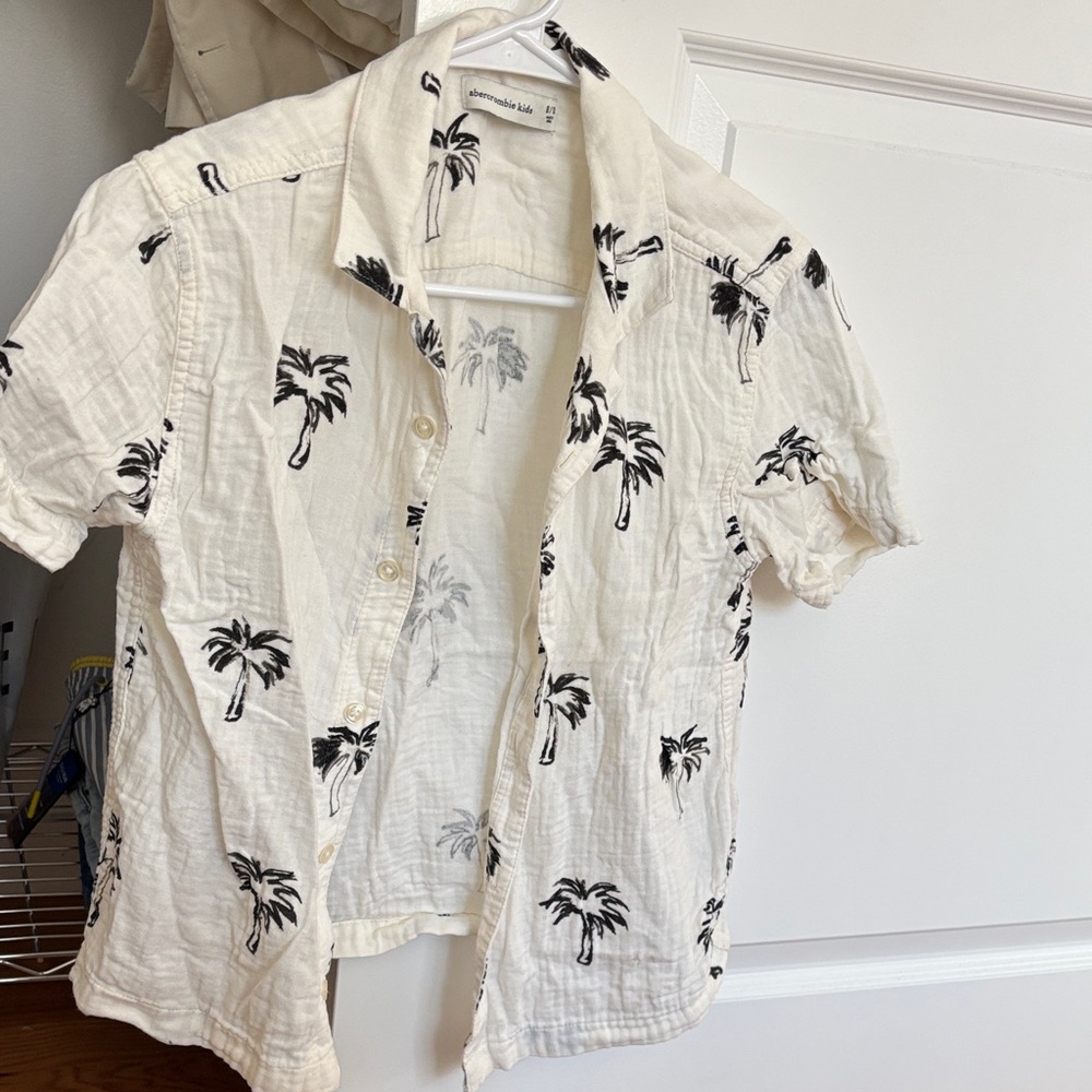 A&F boys palm tree short sleeve